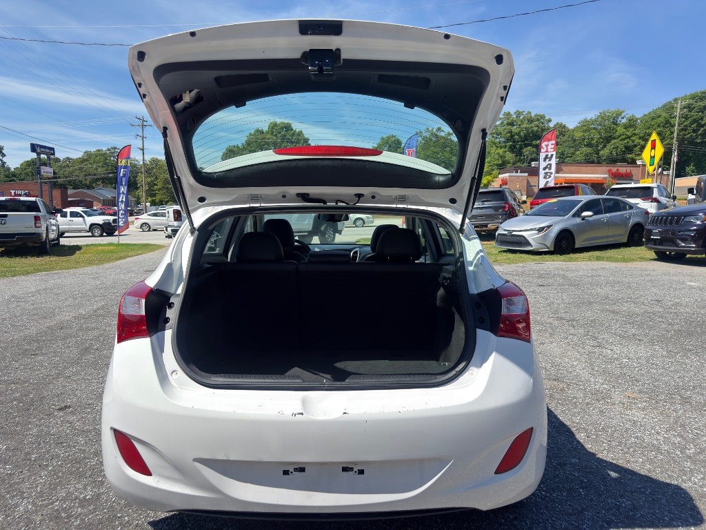 2013 Hyundai Elantra GT Base - Photo 8