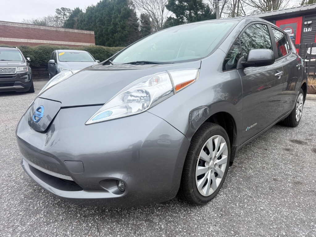 2015 Nissan Leaf S's photo