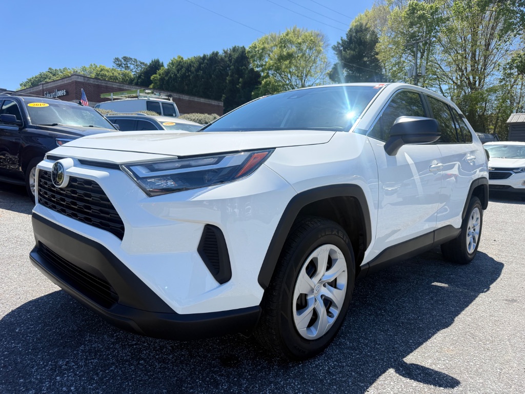 2025 Toyota RAV4 LE FWD's photo